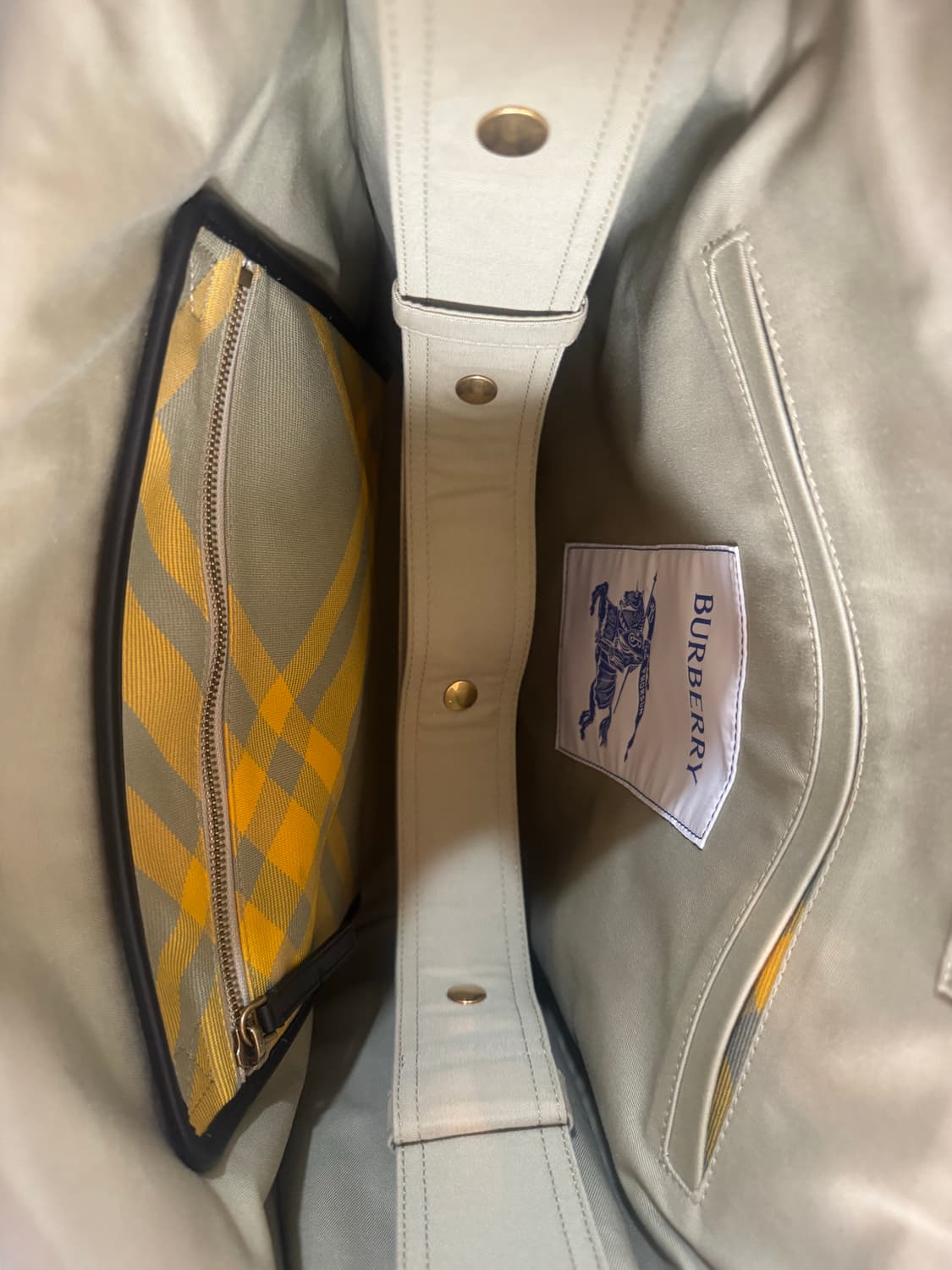 버버리 트렌치 토트 새상품 상품이미지3