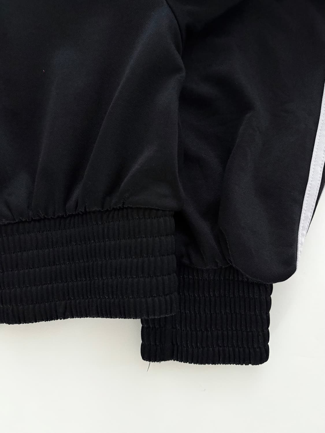 Adidas 아디다스 블랙 컬러 크롭 트랙 자켓 상품이미지8