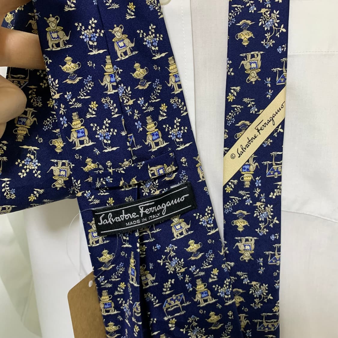 살바토레 페라가모 빈티지 앤틱 패턴 실크 넥타이 네이비 상품이미지7
