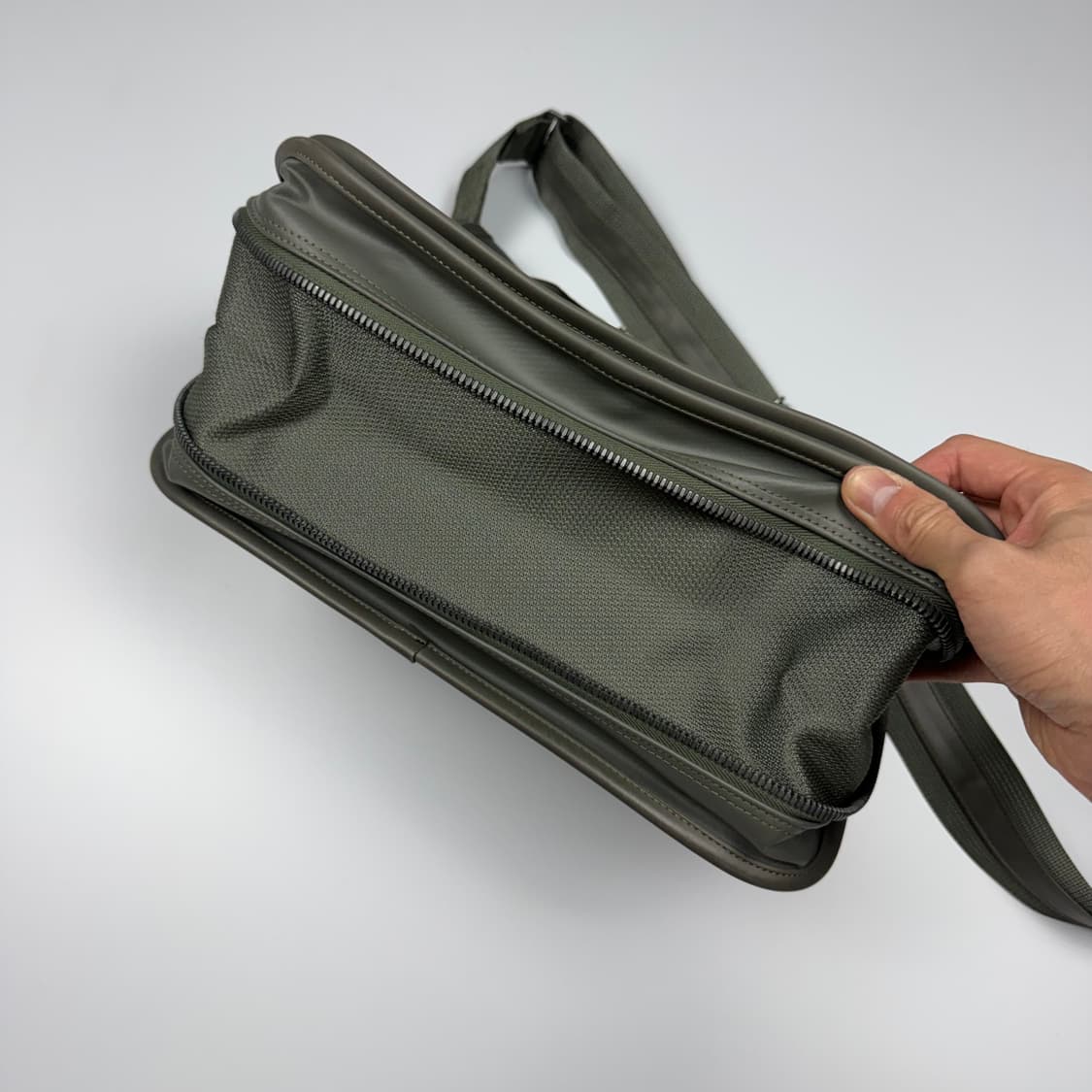 요시다포터 러기지라벨 뉴라이너 메신저백 올리브 상품이미지10