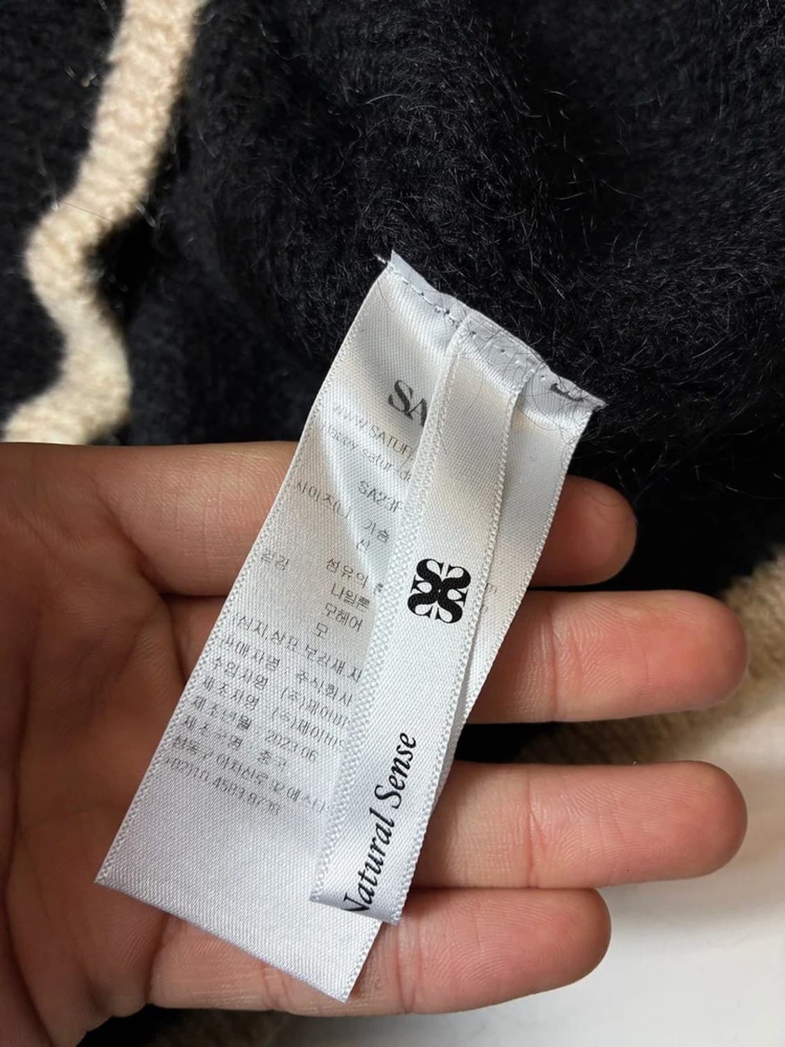 세터 23FW 라운드넥 모헤어 로고 니트 리조트 블랙 PN8887 상품이미지9