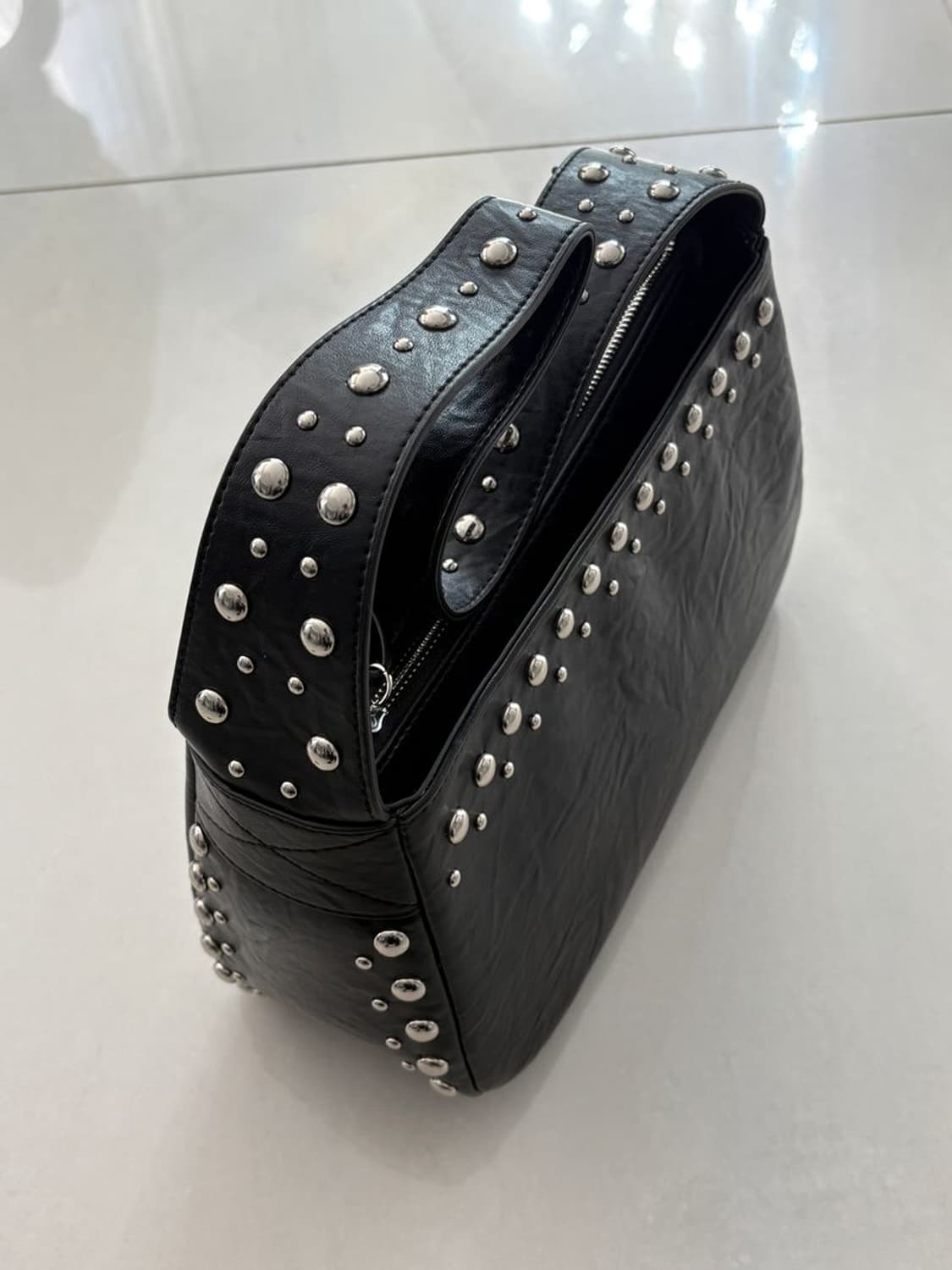 OVER STUD LEATHER SHOULDER BAG 상품이미지2