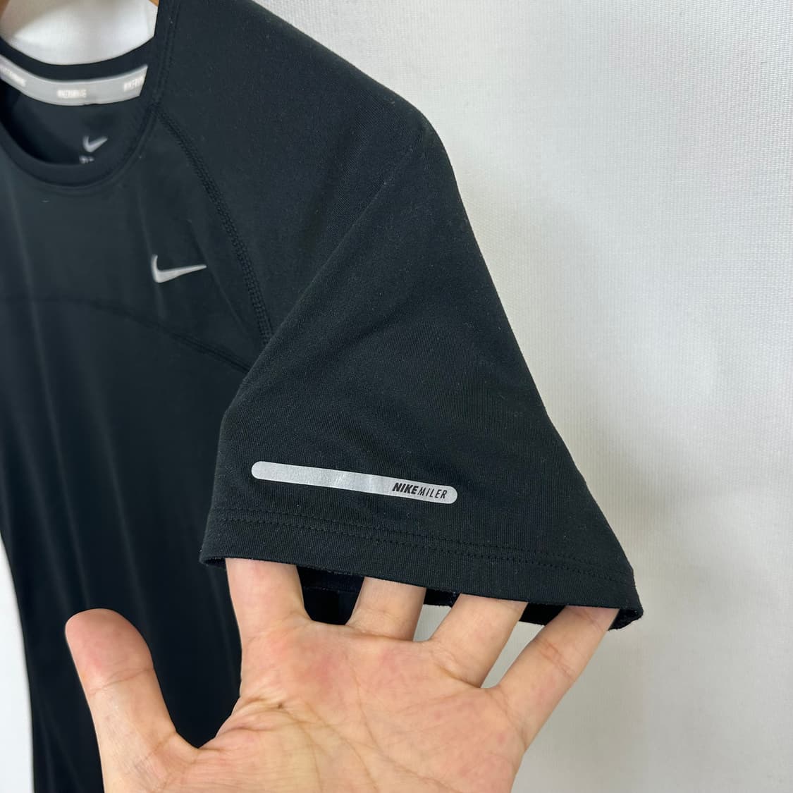 나이키 여자 운동복 반팔티 스판 검정 M 상품이미지3