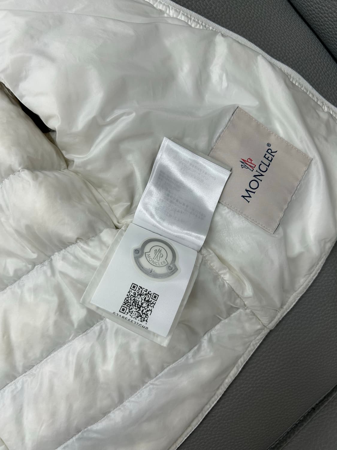 몽클레어 정품 GUI 키즈 화이트 조끼패딩(5세) 상품이미지8