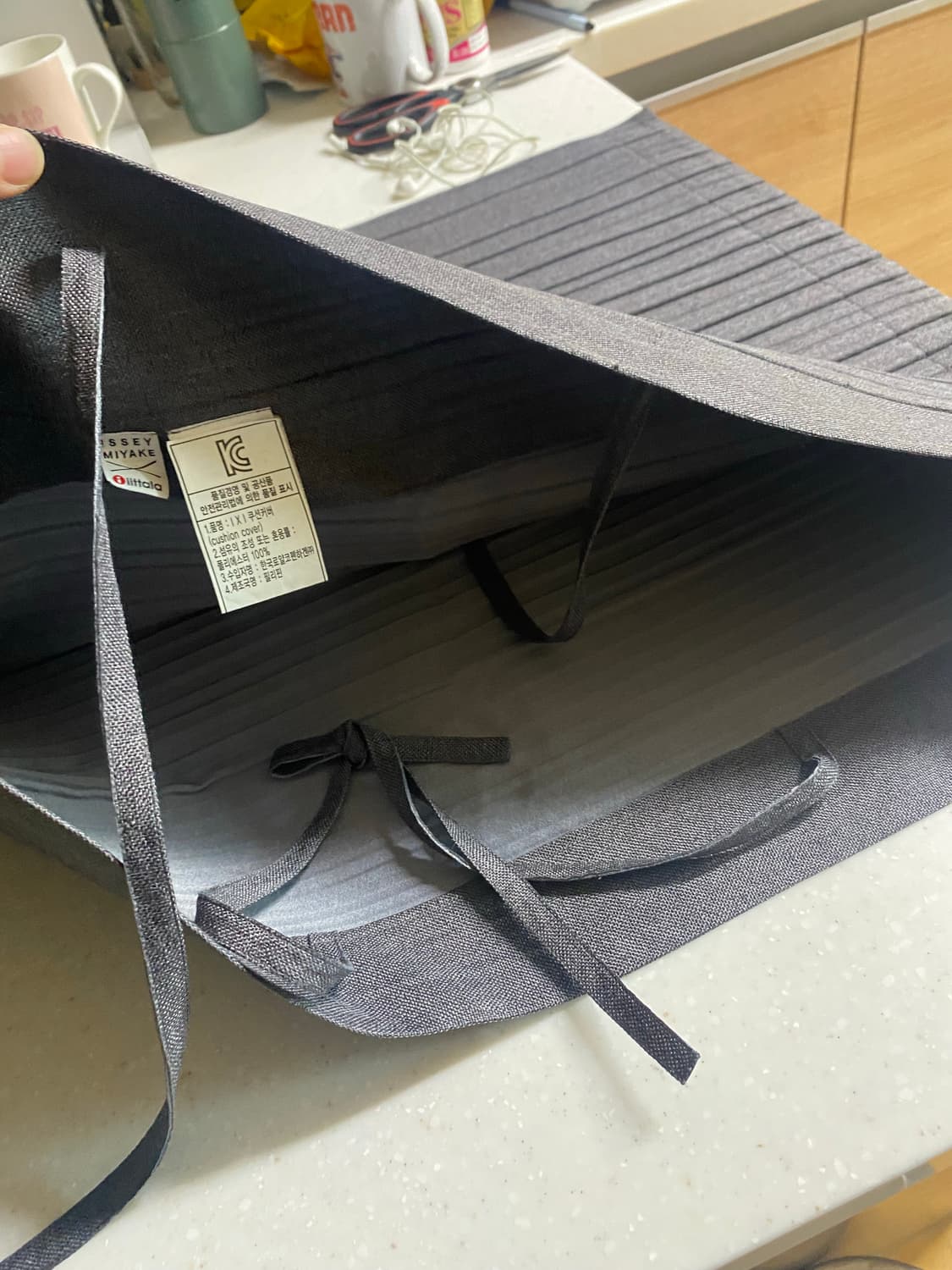 이세이 미야케 플리츠 쿠션 커버 상품이미지4