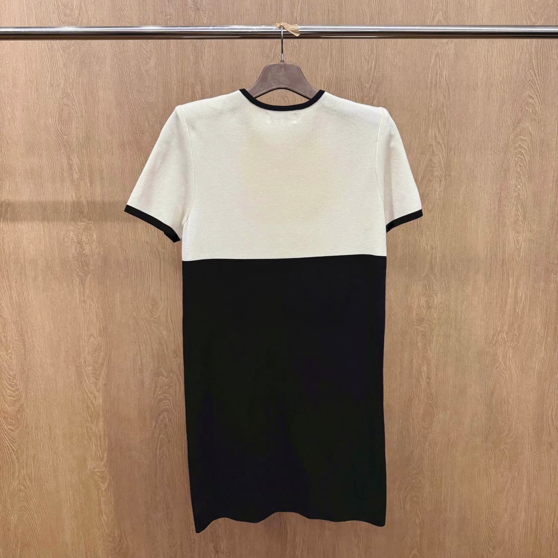 입생로랑 니트 반팔 원피스 버튼 디테일 클래식 아이보리 블랙 상품이미지3