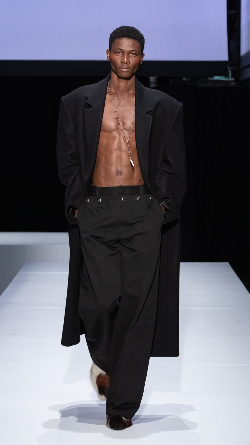 시스템옴므 24fw 파리컬렉션 울 블렌드 피크드 코트 상품이미지1