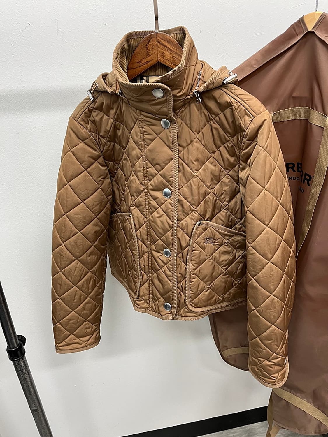 여) 버버리 신형 크롭 퀼팅자켓  상품이미지1