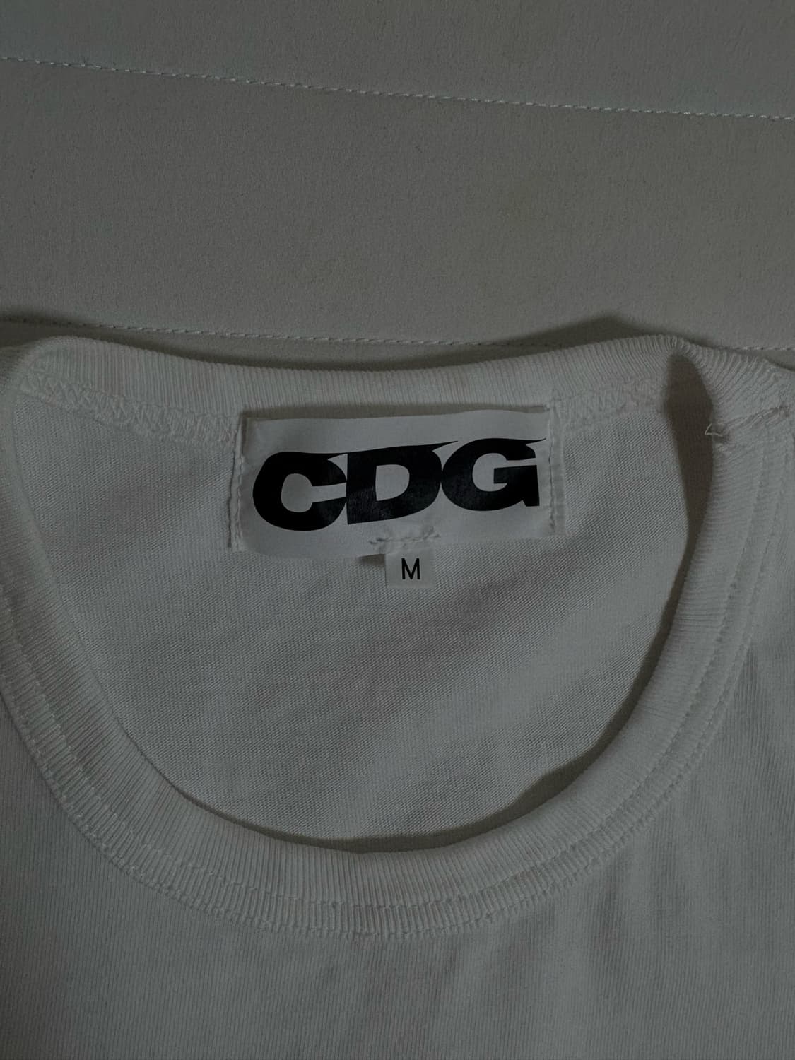 꼼데가르송 CDG 반팔 화이트 새상품급 상품이미지5