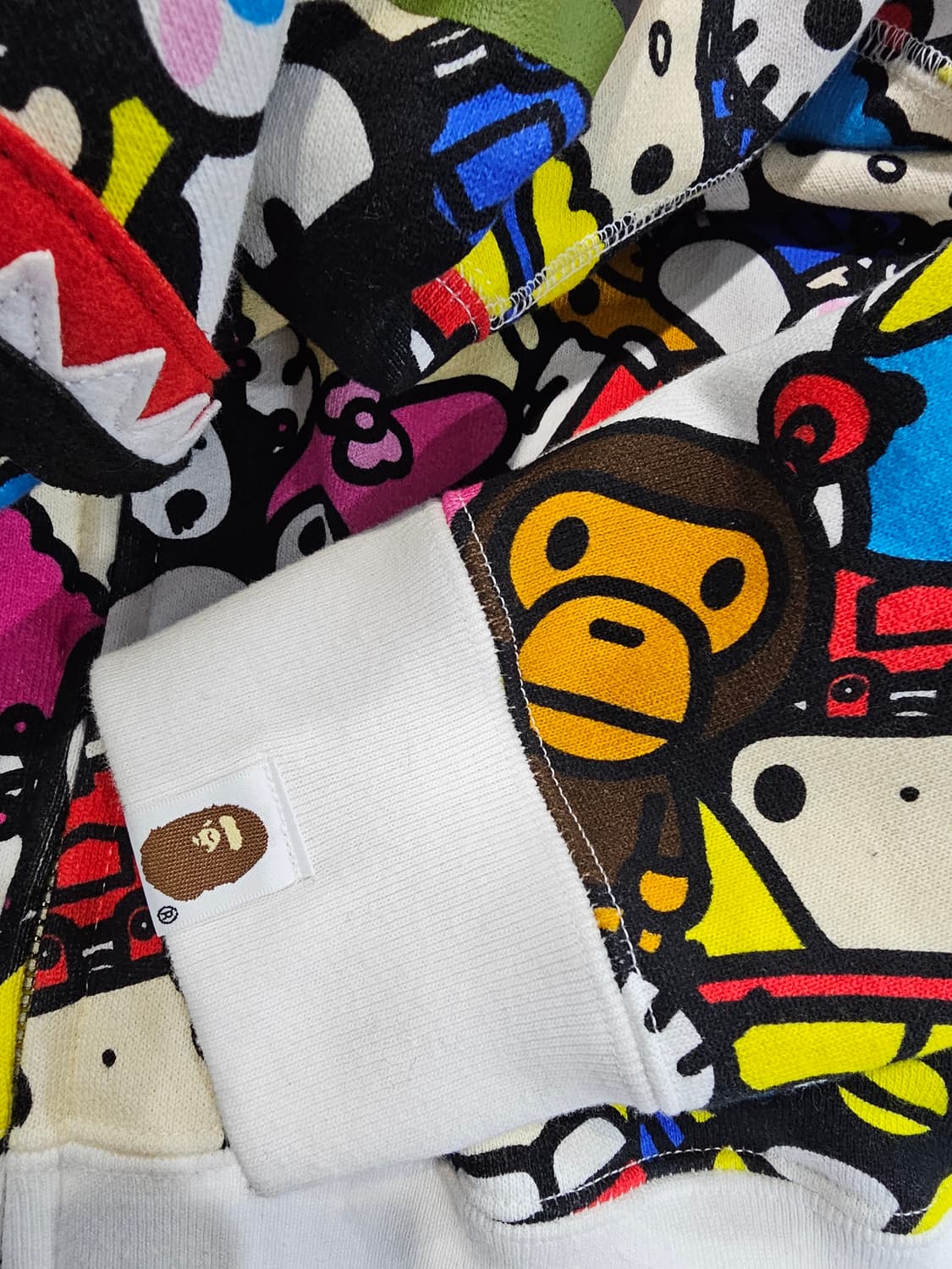 베이프 산리오 콜라보 샤크 후드 집업 크롭 상품이미지10