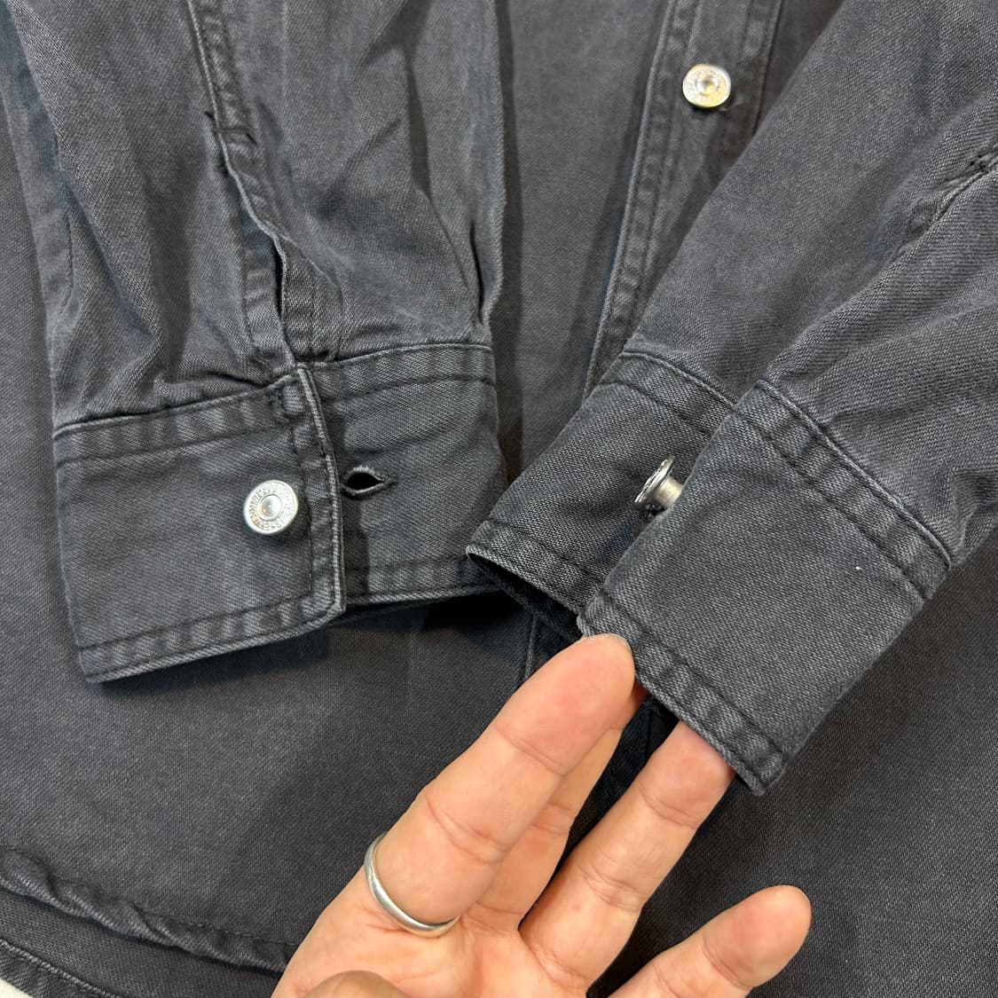 L) 리바이스 흑청 투포켓 워크 데님 셔츠 자켓 T버튼 타입 상품이미지4