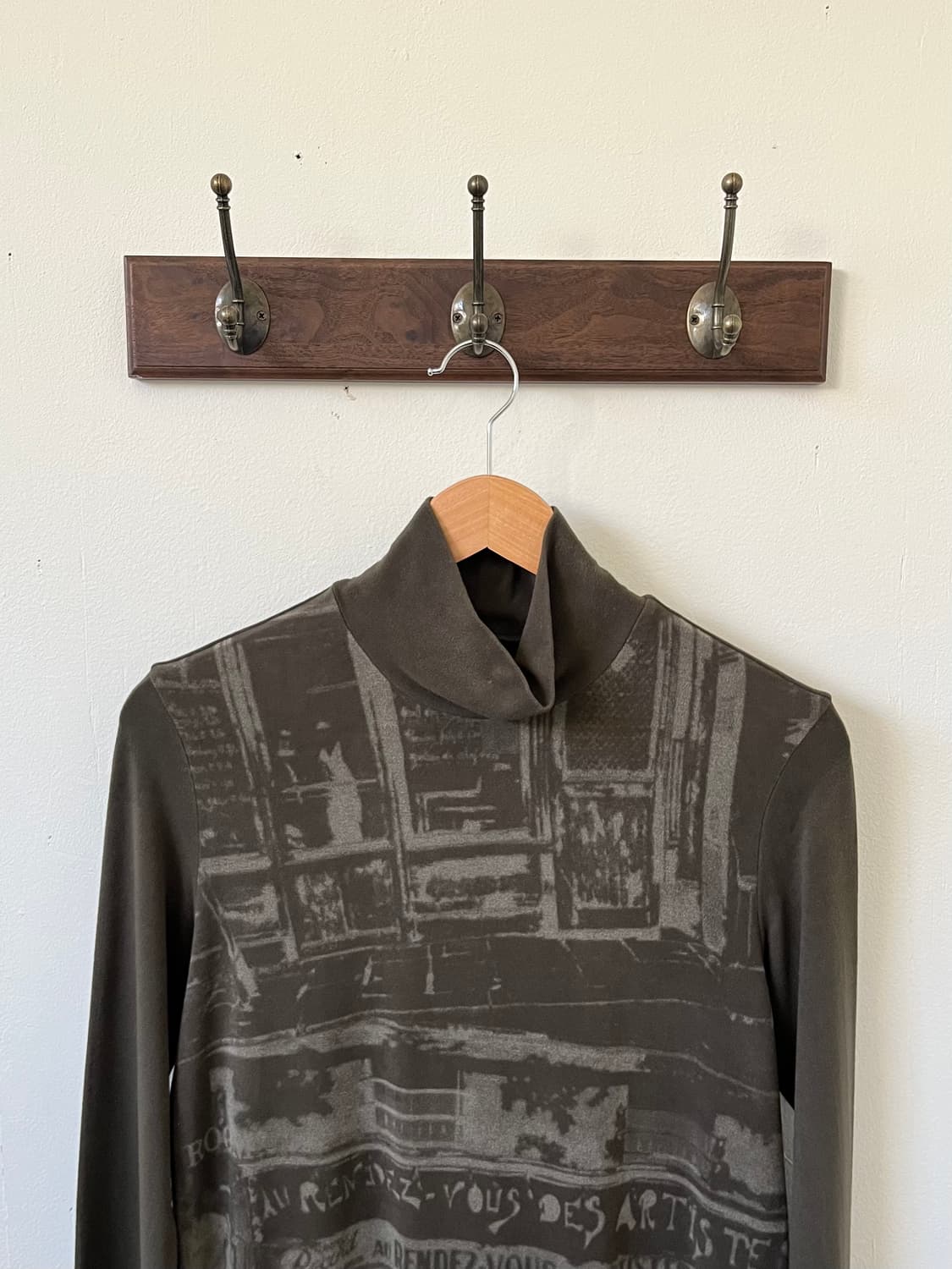 trente-cinq 올리브 카키 그래픽 터틀넥 상품이미지2