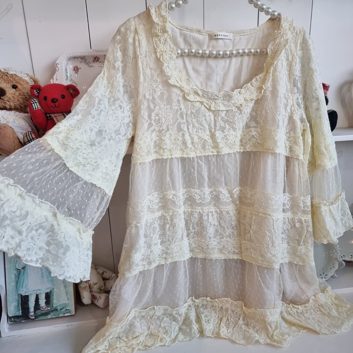 axes femme(엑시즈팜) 크림 아이보리 레이스 캉캉 튜닉 블라우스 상품이미지2