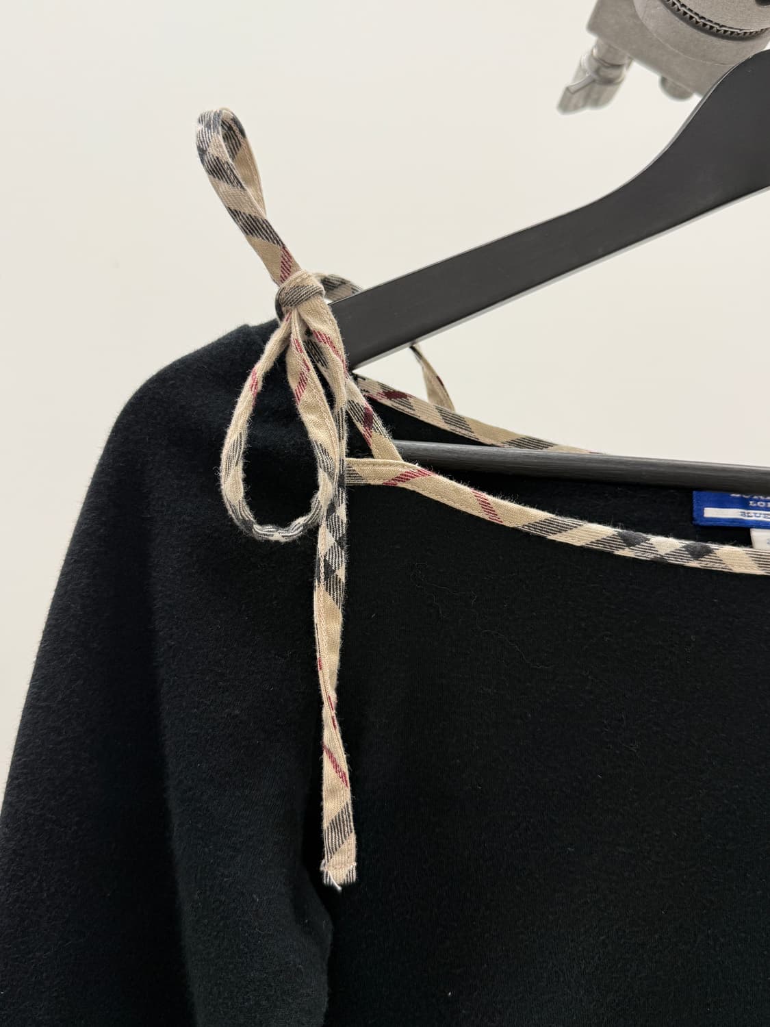 Burberry 버버리 체크 리본 숄더 블랙 롱슬리브 상품이미지3