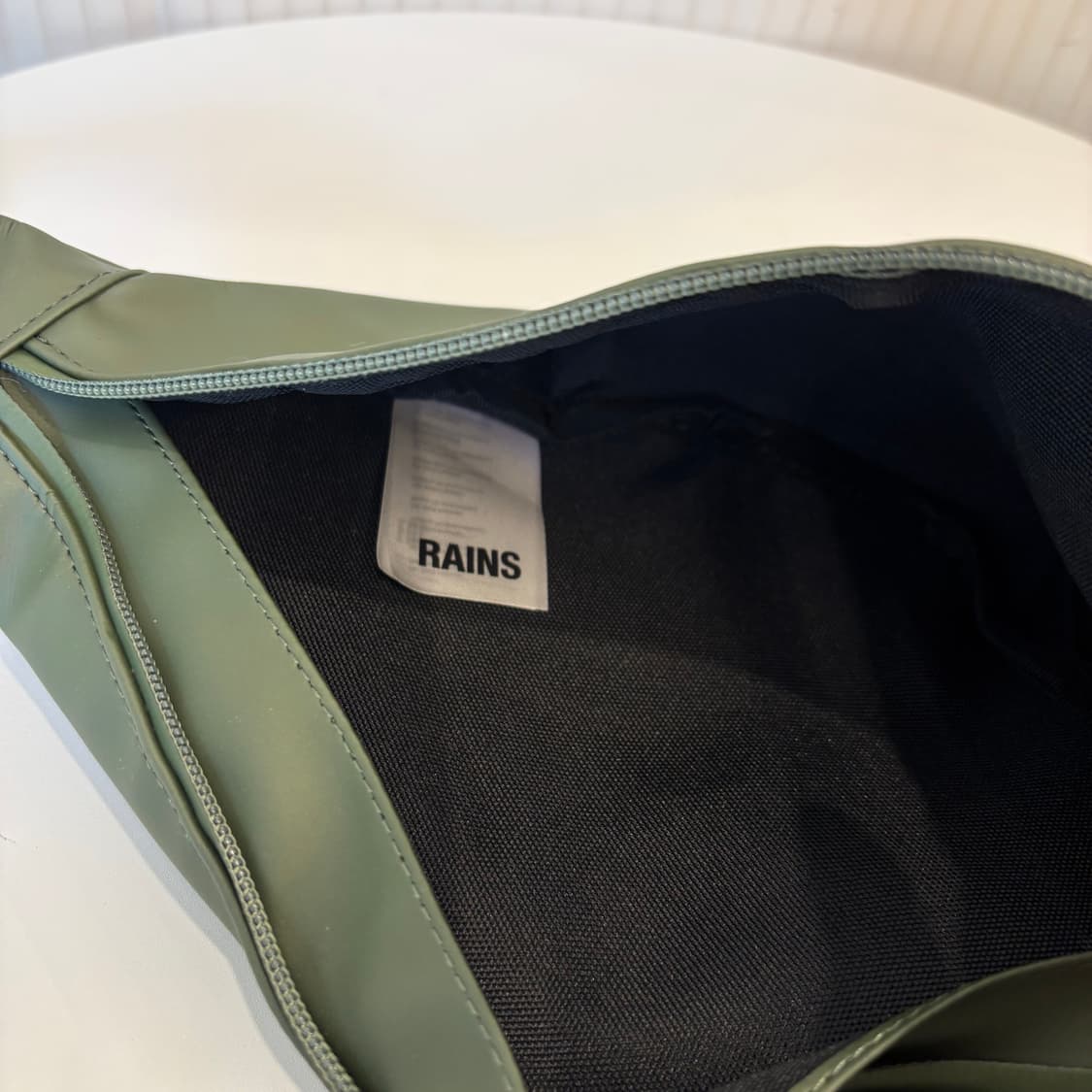 정품 Rains 레인스 힙색 크로스백     상품이미지10