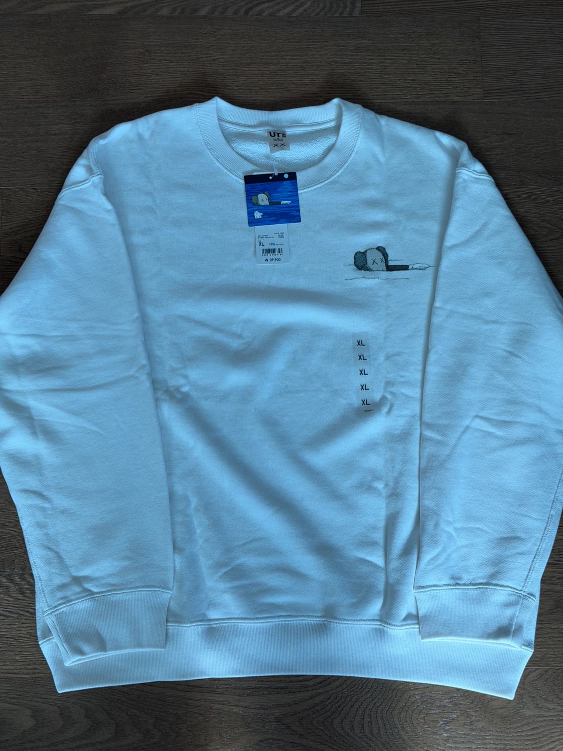 2023 유니클로 카우스 화이트 맨투맨 새제품 XL 상품이미지1