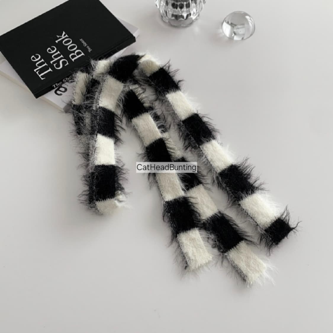 안유진 착용_UNISEX 플러피 스트라이프 롱 슬림 머플러 상품이미지9