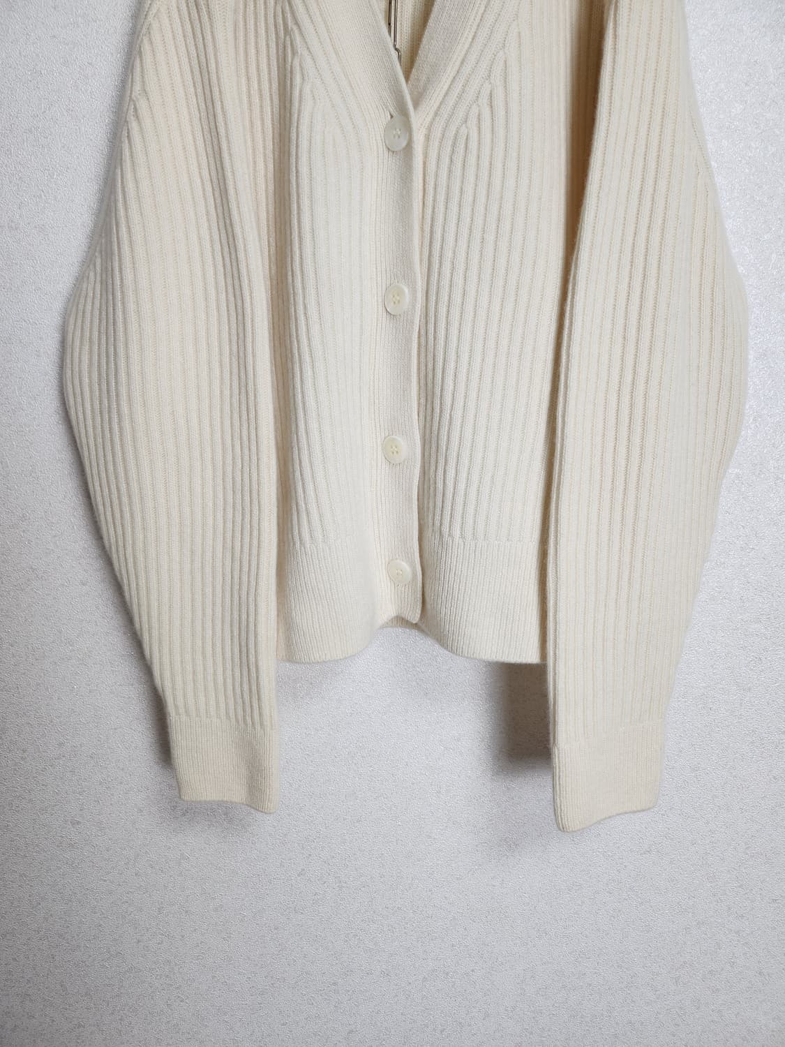 바이윤하 샵마그넷 울&캐시미어 가디건 free  상품이미지3