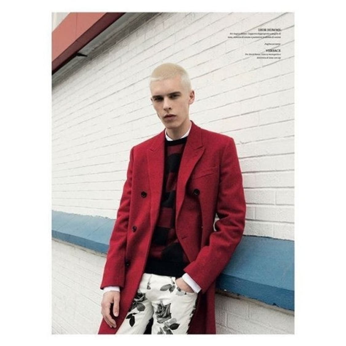 디올옴므 메인 컬렉션 캠페인 레드 코트 크리스마스 상품이미지7