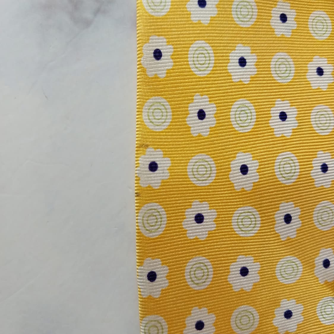 발망 실크 옐로우 플라워 패턴 넥타이 9.6cm A등급 K1999
 상품이미지9