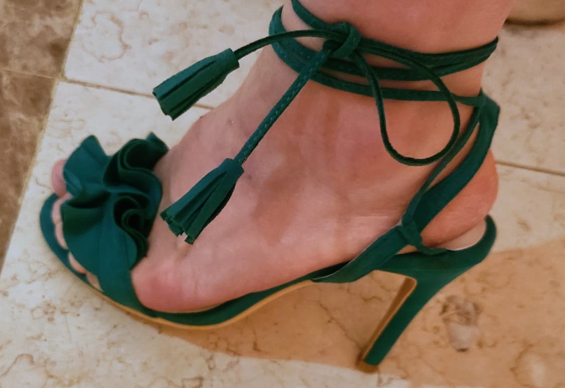 에메랄드 태슬 스트랩 힐 샌들 240 상품이미지1