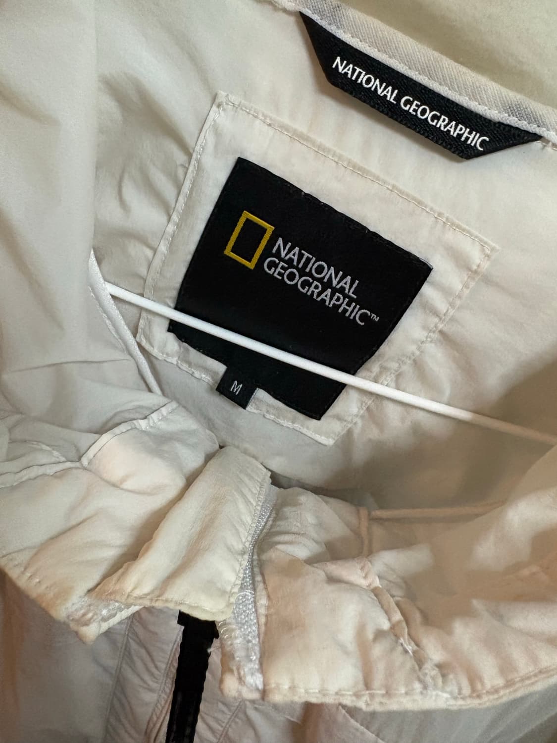 내셔널지오그래픽 아이보리 바람막이 M 상품이미지3