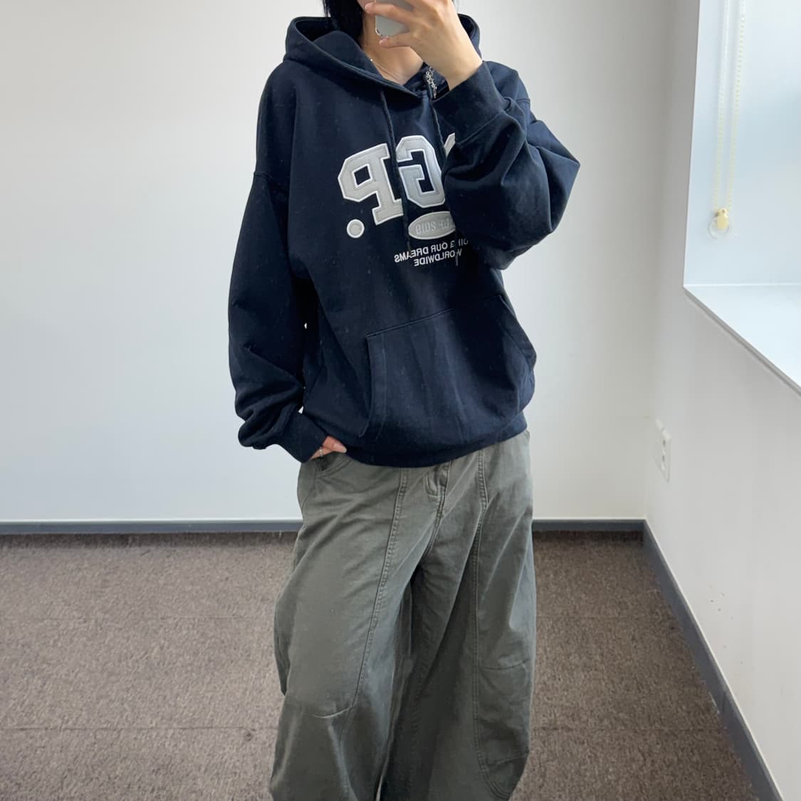 codegraphy 코드그래피 그레이 로고 네이비 후드티 상품이미지2