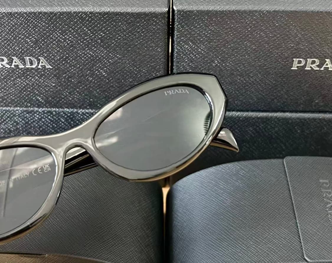 프라다 심볼 선글라스 슬레이트 그레이 렌즈 얼터너티브 핏 상품이미지3
