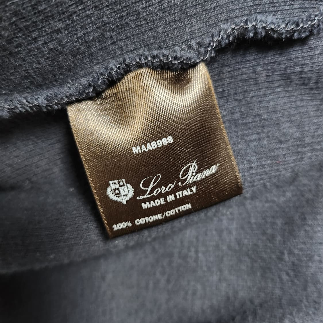 로로피아나 여성 맨투맨
사이즈 L / 사용감 적음 상품이미지5