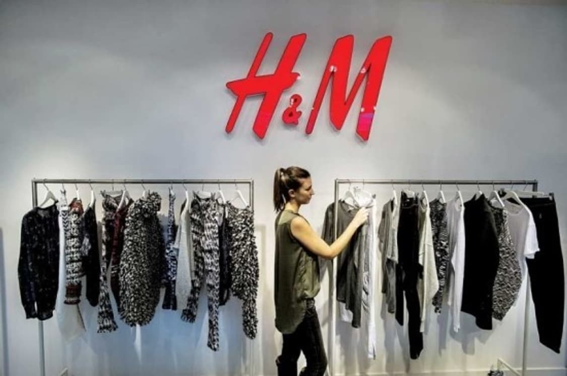 H&M 시스루 땡땡이 도트패턴 그래픽 프린팅 프린트 패치워크 긴팔티셔츠 상품이미지6