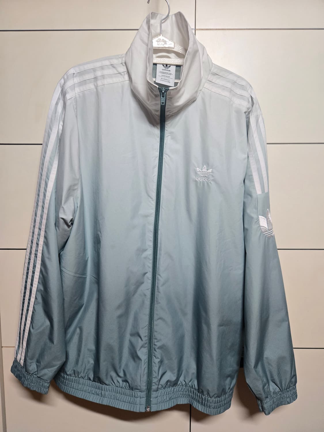 아디다스 그라데이션 불꽃 바람막이 점퍼 상품이미지1