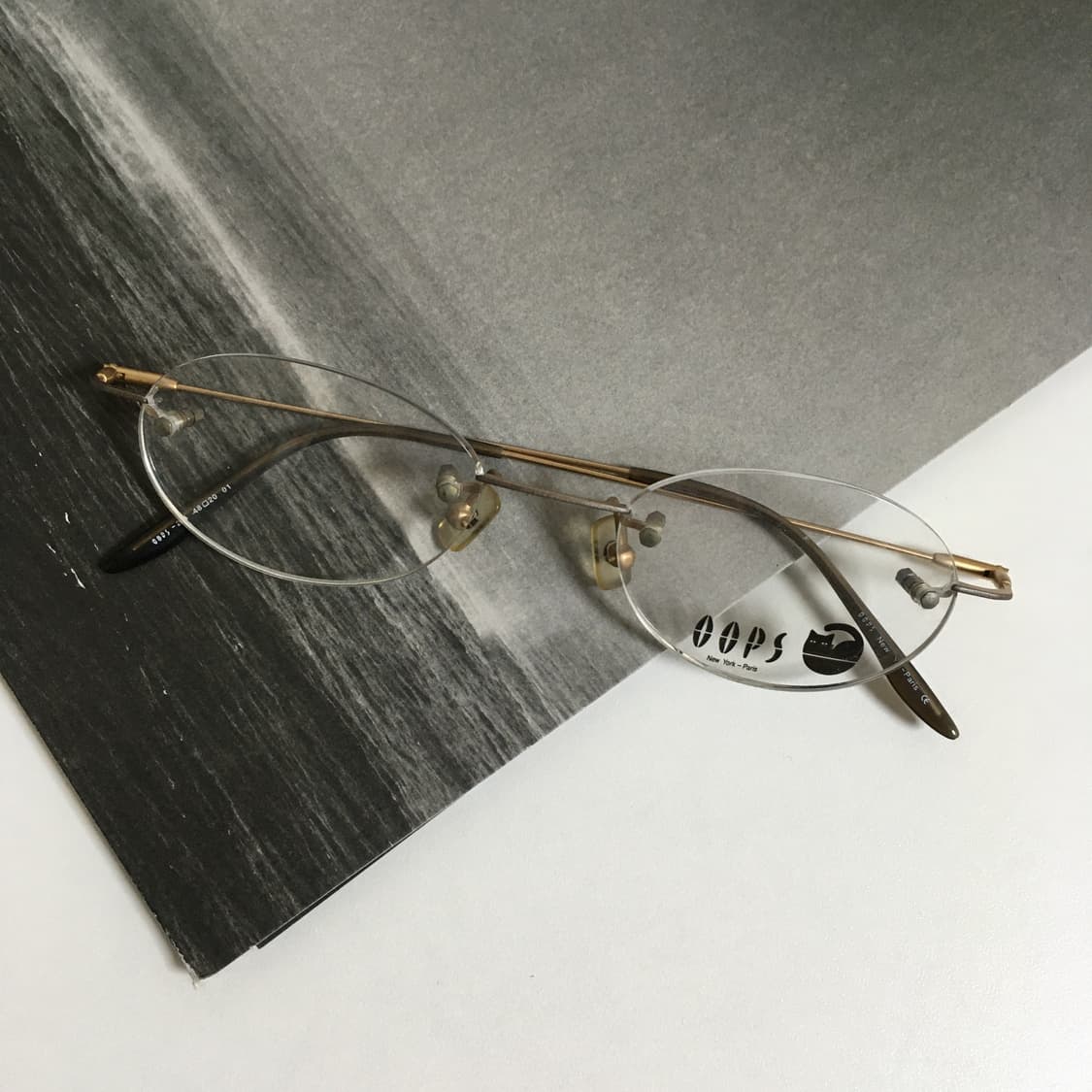 [긱시크/1color] 골드 빈티지 데드스탁 오벌 무테안경 상품이미지1