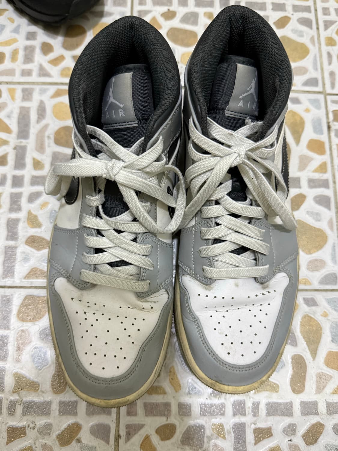 [265]조던 1 미드 라이트 스모크 그레이 앤트러사이트  상품이미지1