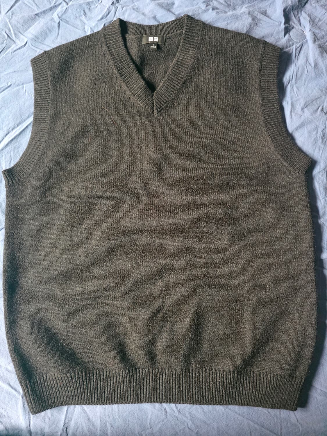 유니클로 V넥 니트 조끼 맨 S 블랙, 여자 55-66가능 상품이미지2