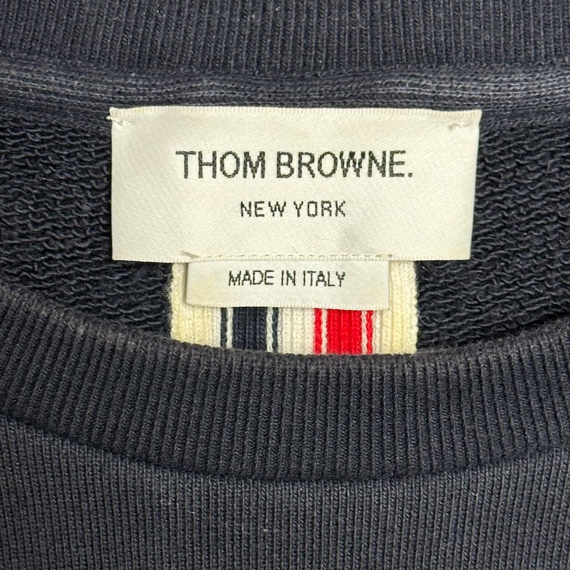 [2] 톰브라운 백삼선 맨투맨 네이비 상품이미지4