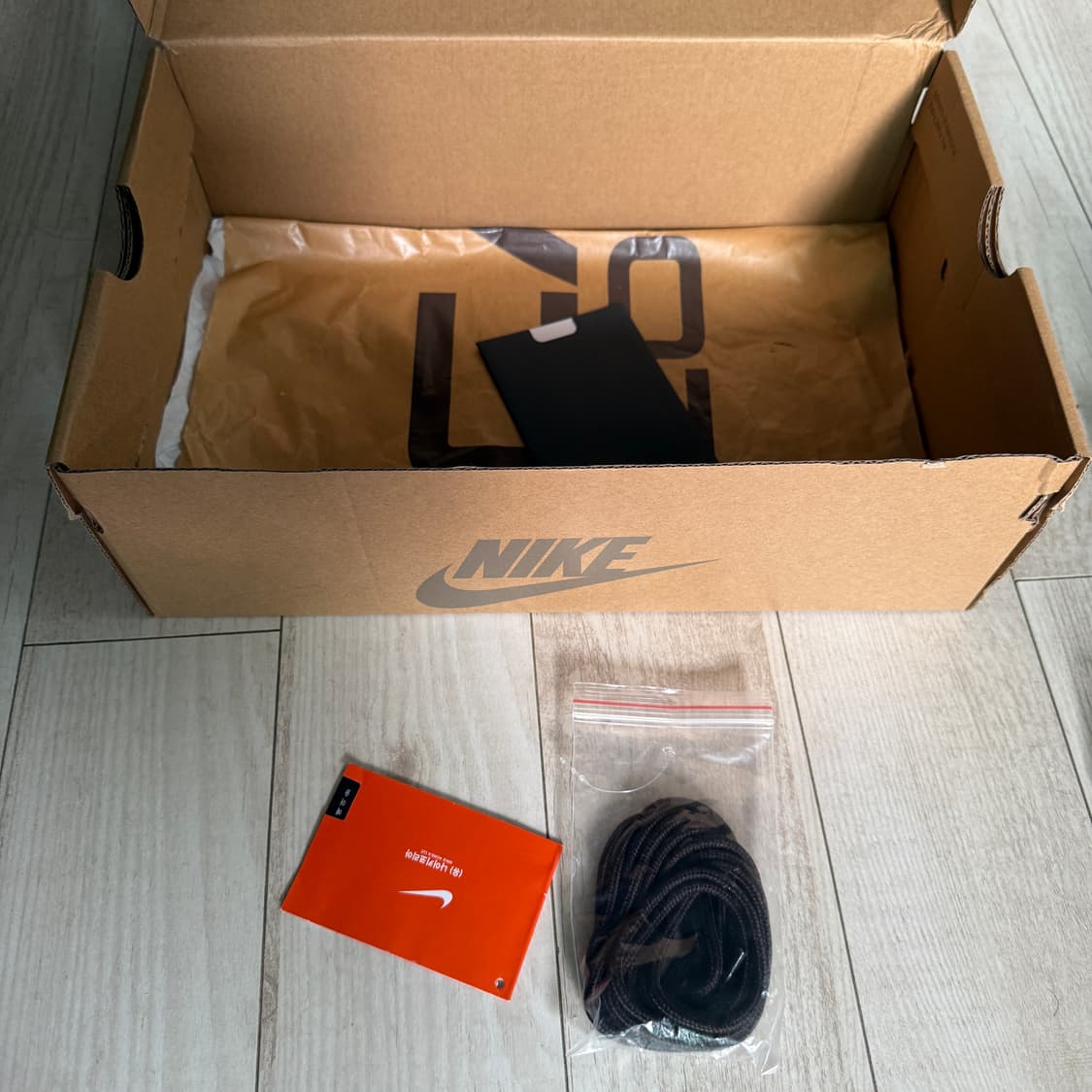 나이키 트레비스 스캇 에어트래이너 270 상품이미지4