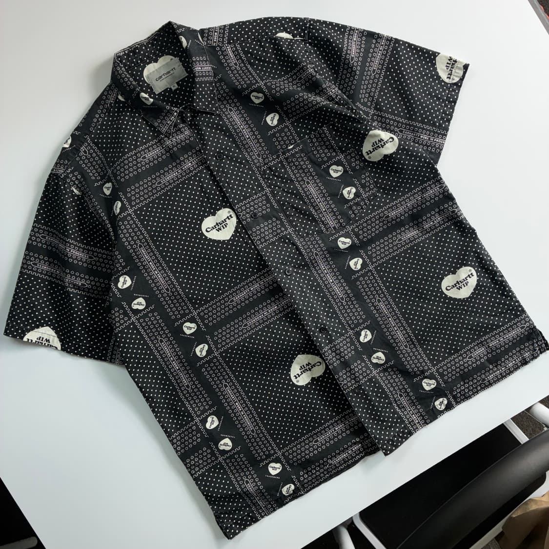 Carhartt  칼하트 WIP 하트 반다나 블랙 반팔 셔츠  상품이미지2