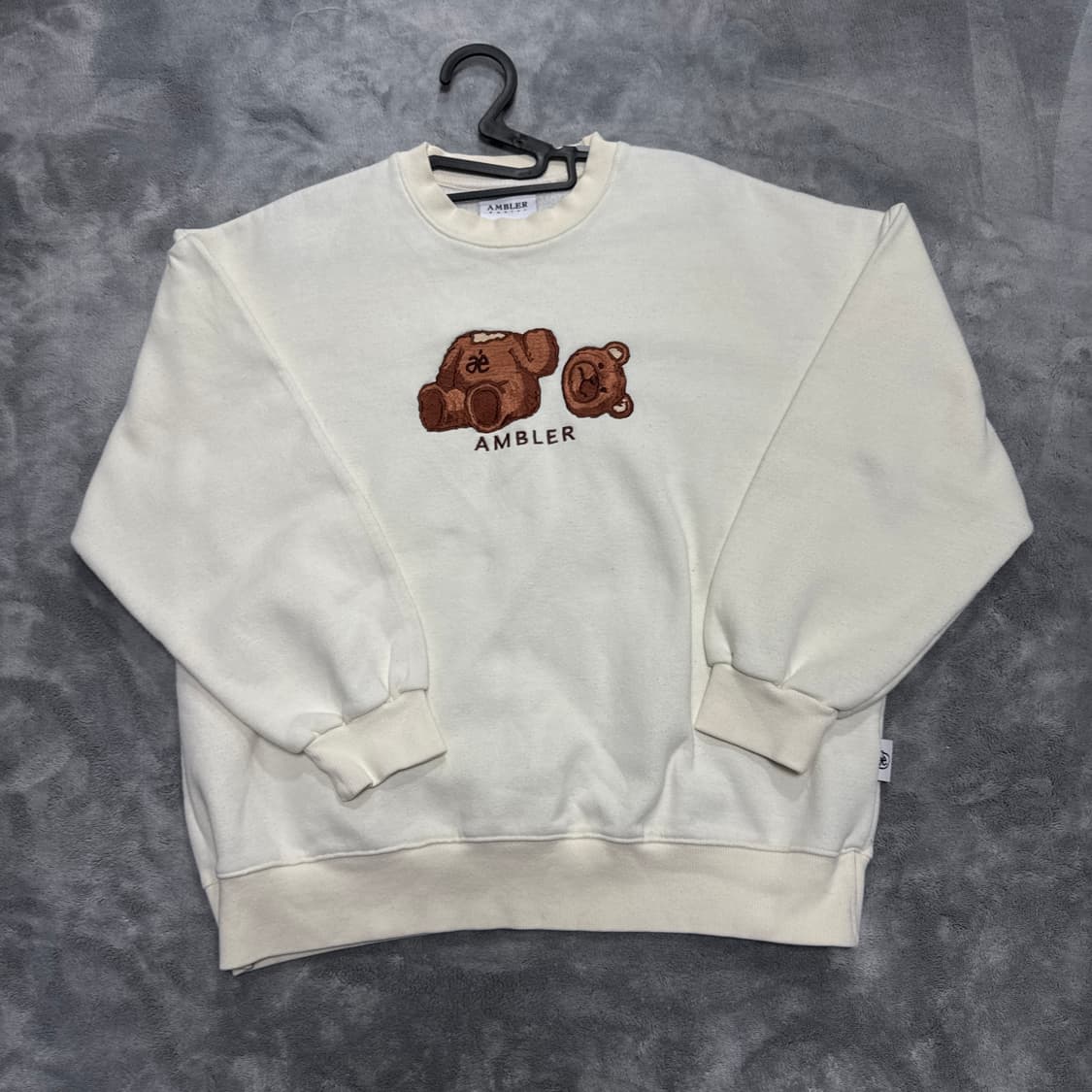 엠블러 맨투맨 상품이미지1