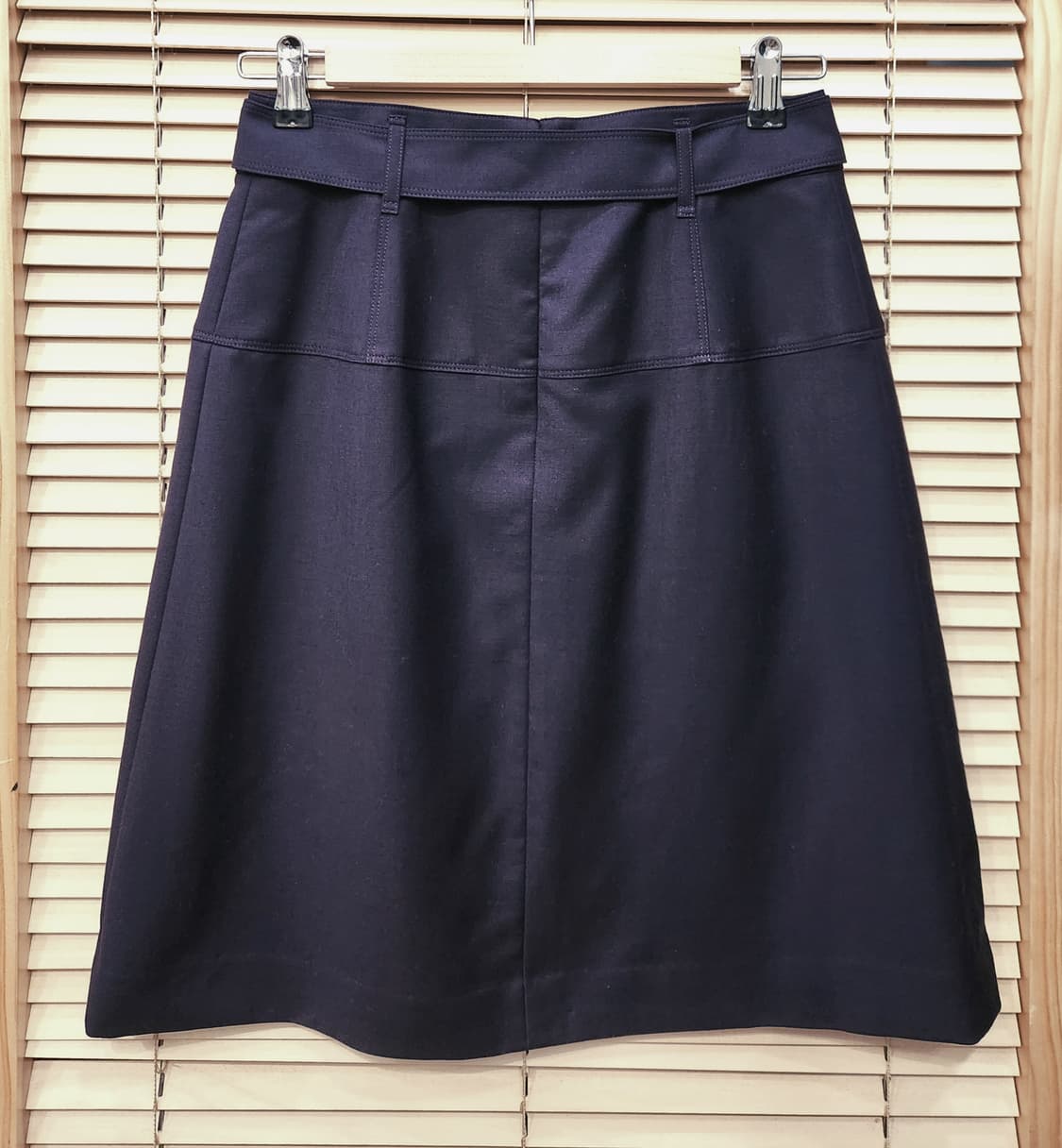 (새상품)버버리 벨트 미니스커트 상품이미지3