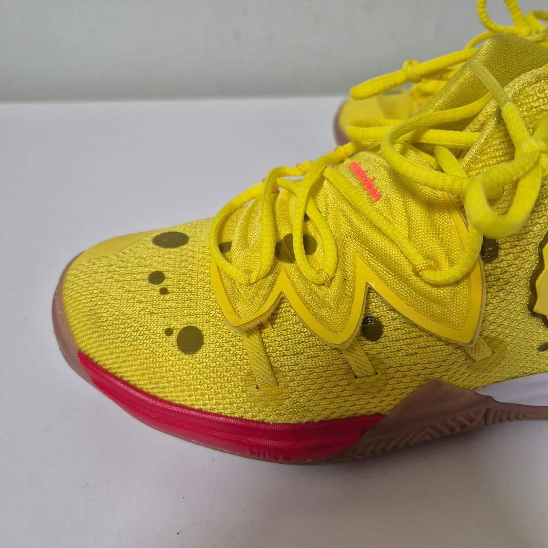아동200)나이키 카이리 어빙 스폰지밥 콜라보 농구화 옐로우 상품이미지4