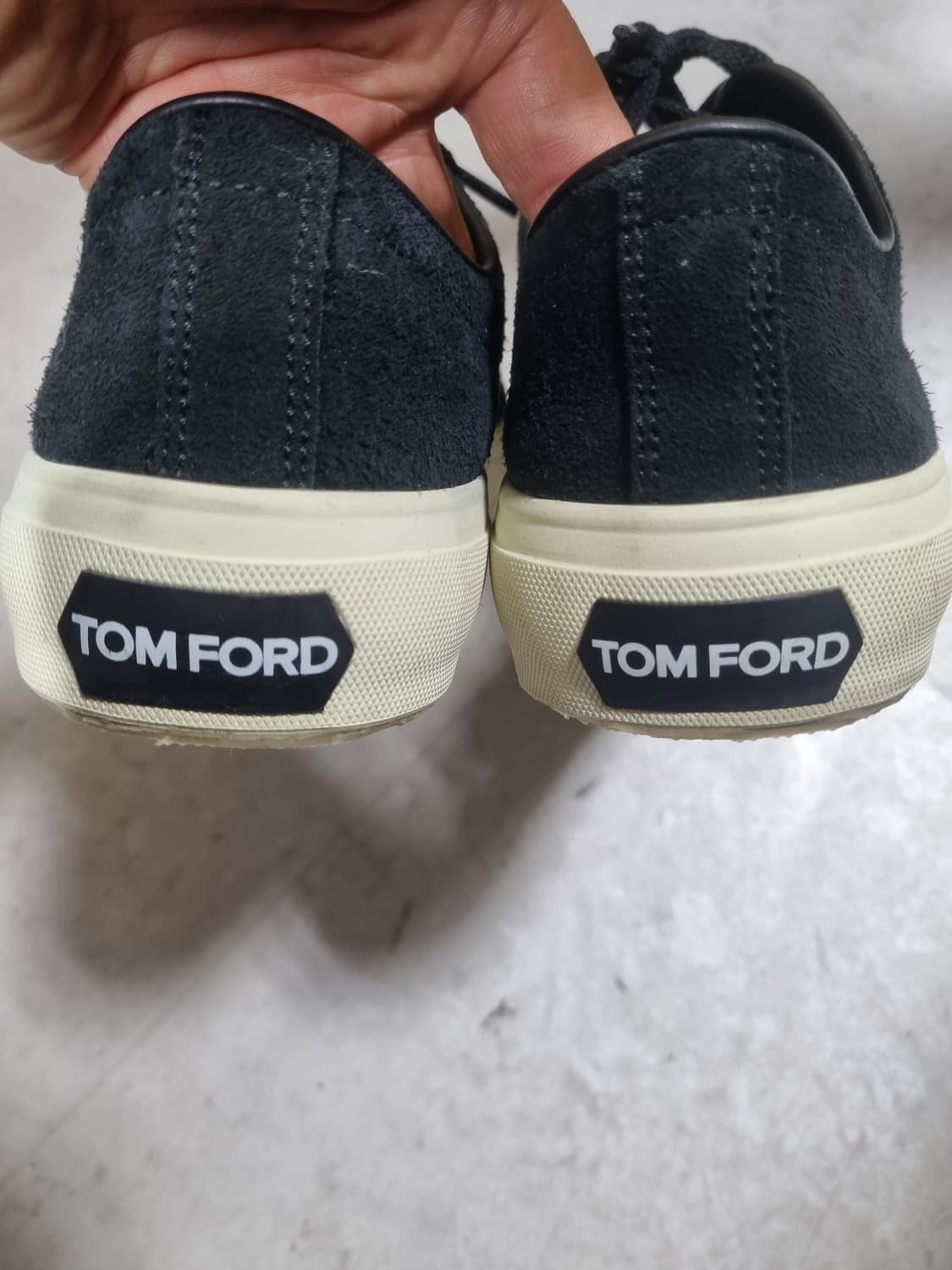 톰포드 남성 켐브리지 스웨이드 스니커즈 상품이미지3