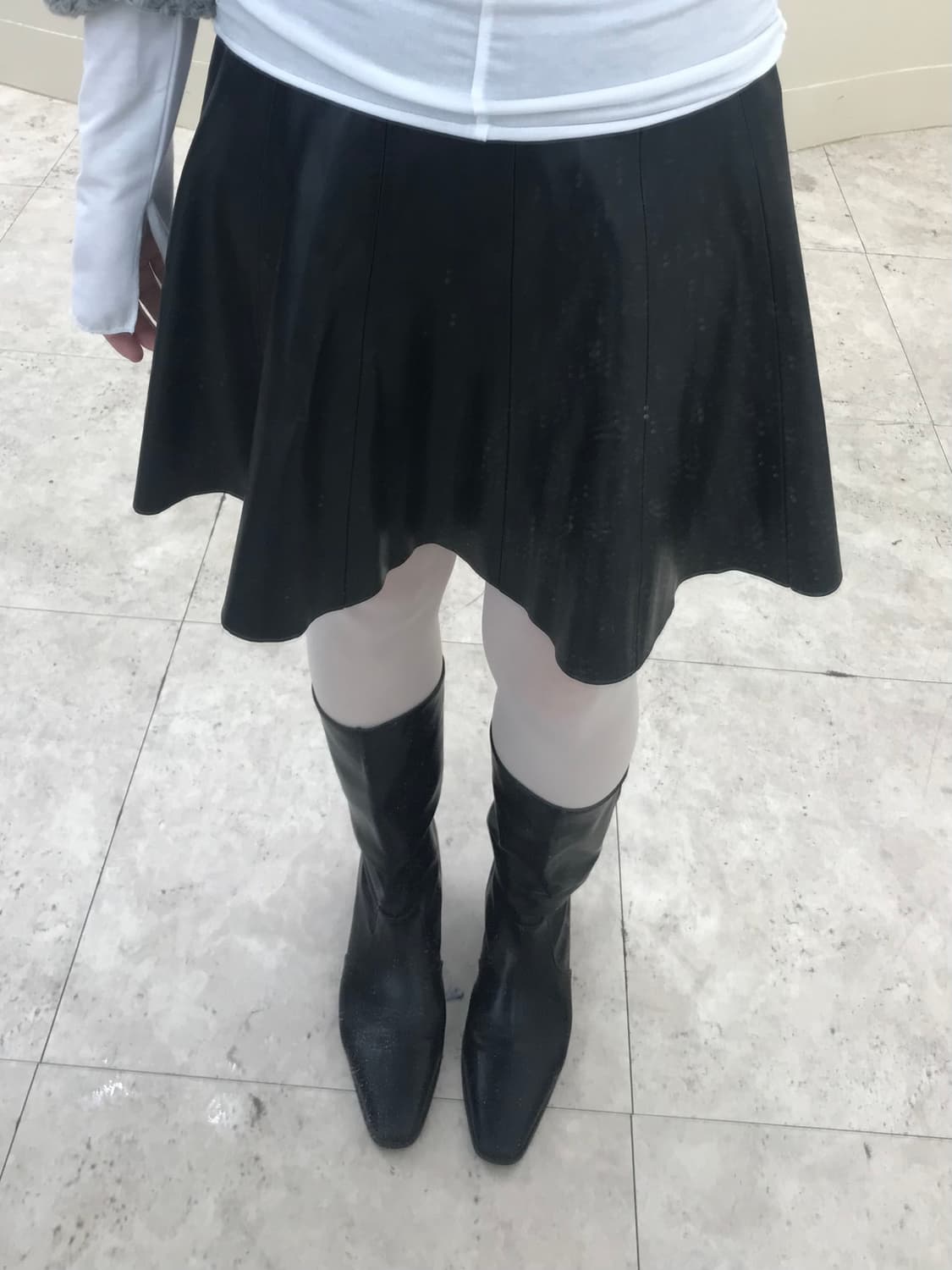 자라 레더 플레어 스커트 상품이미지3