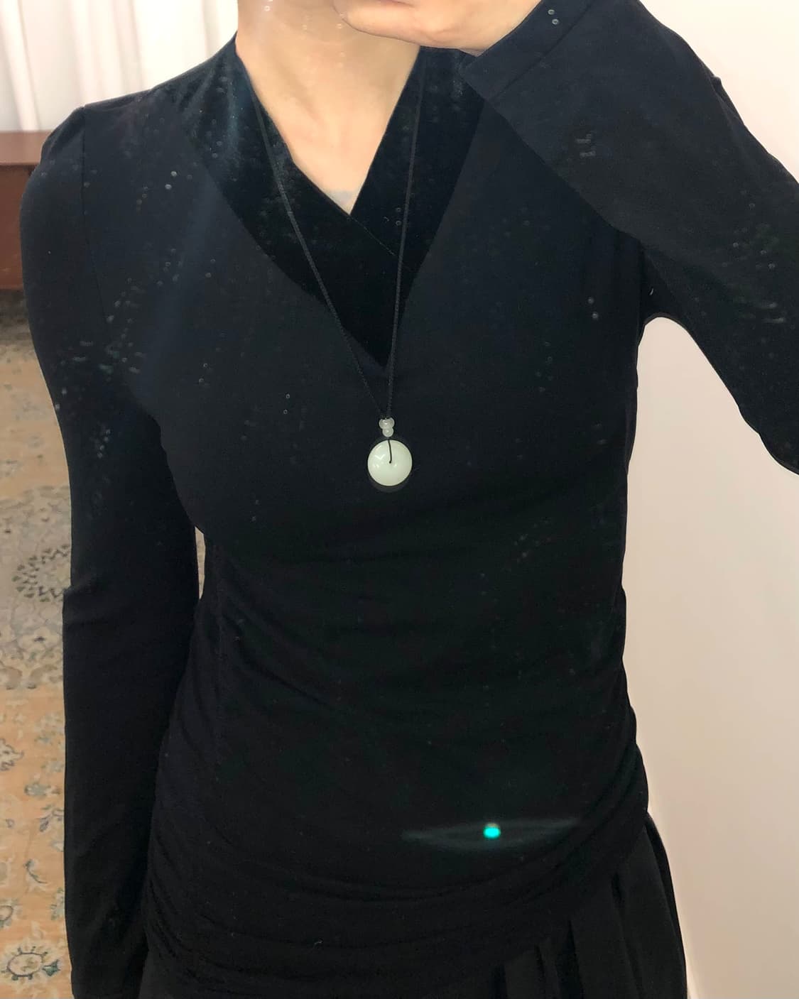 블랙 브이넥 슬리브 상품이미지4