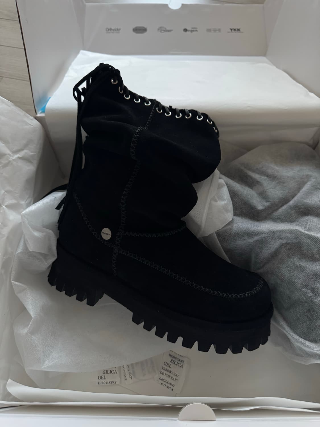 여밈 x YASE 피크테일 부츠 (블랙 스웨이드) 상품이미지4