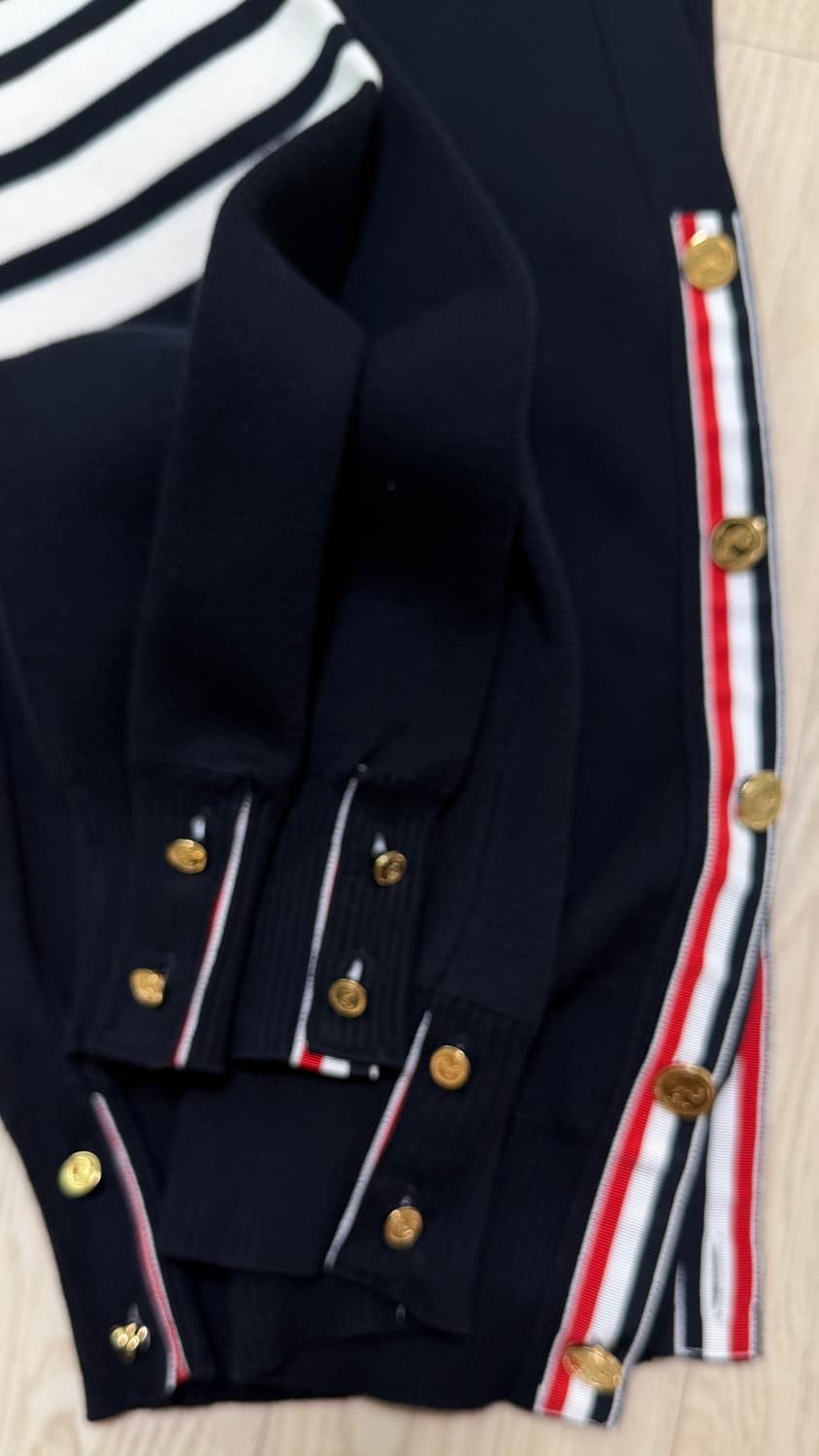 Thom Browne 밀라노 스티치 사선 완장 가디건 금장 상품이미지4