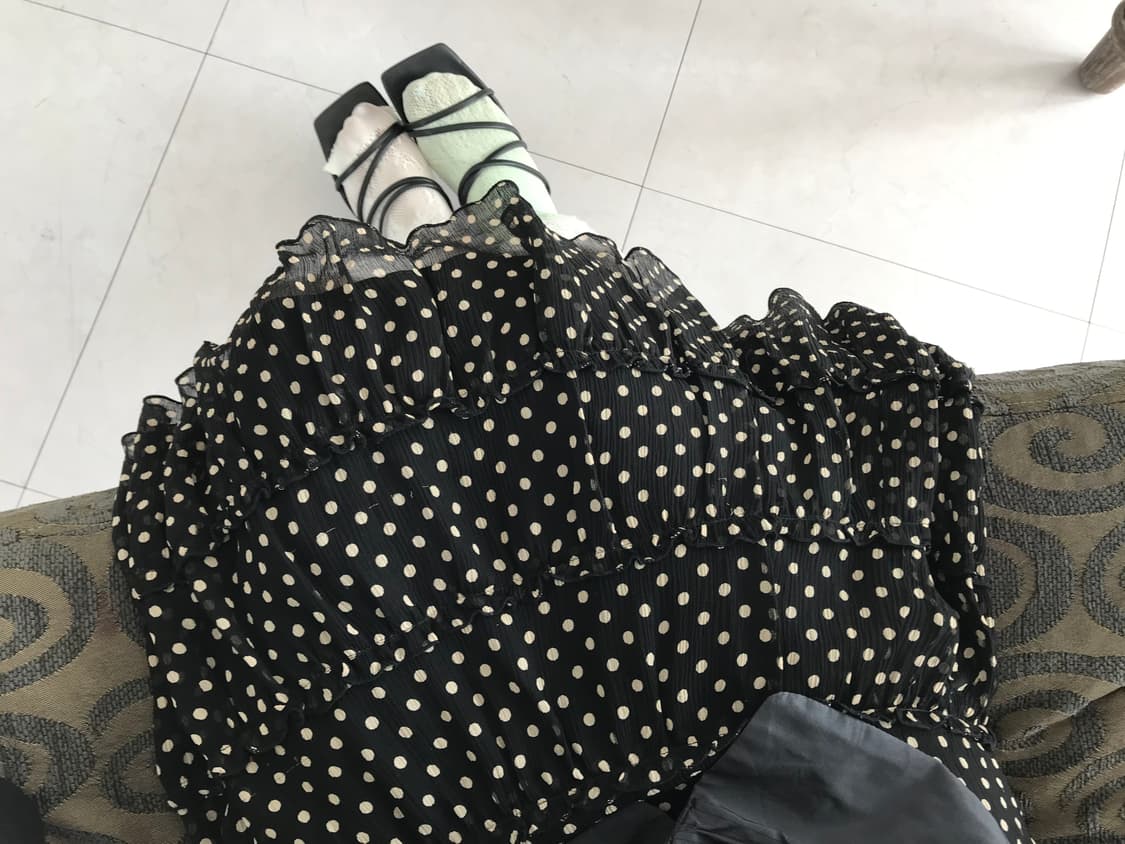 블랙 러플 카라 자켓 & 블랙 프릴 7부탑 & 꾸레쥬 도트 스커트 상품이미지4