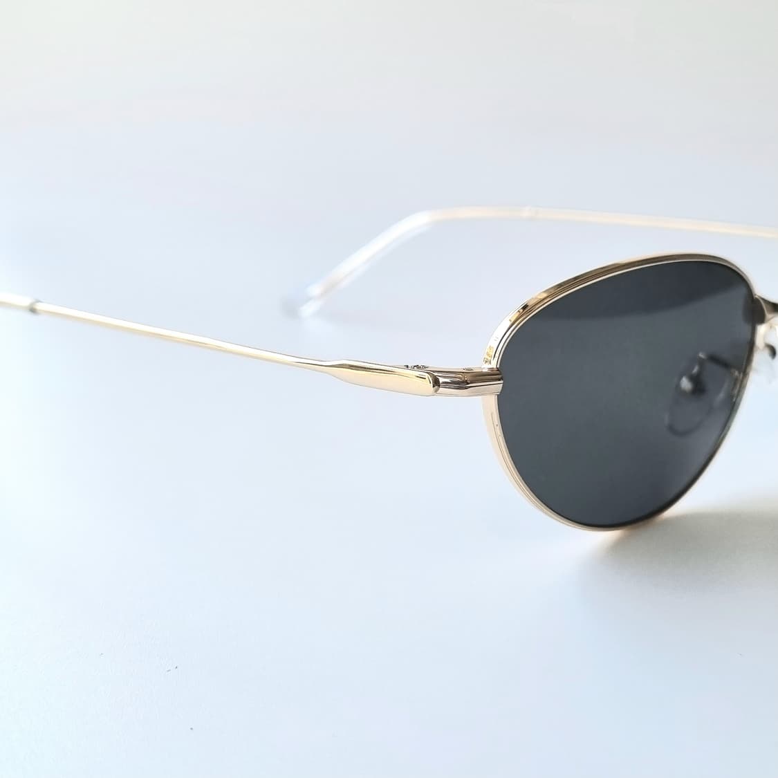 데드스탁 메탈 오벌쉐입 초경량 선글라스 상품이미지5