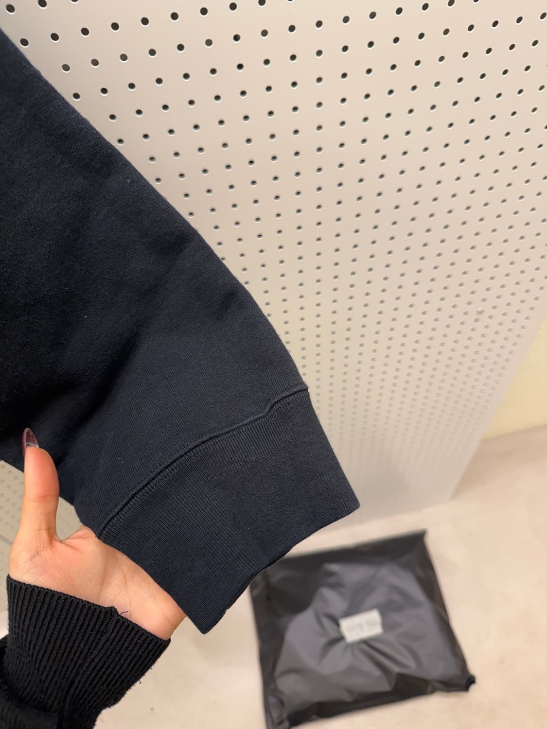 구찌 매니페스토 마스크 후드티 블랙 U1229 상품이미지4