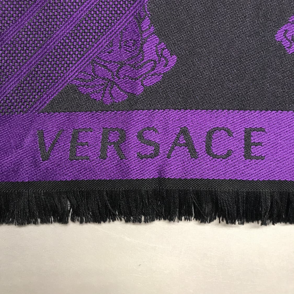 베르사체 메두사 머플러 퍼플 상품이미지5