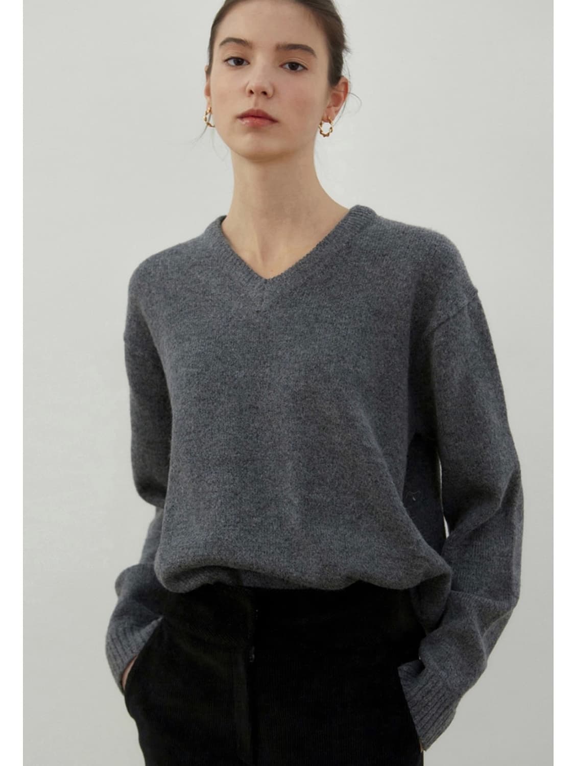 닉앤니콜 CLASSICAL SOFT V SWEATER 상품이미지1